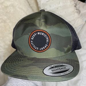 Municipal jungle camo green hat icon trucker